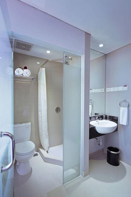 Сурабая: G Suites Hotel by AMITHYA