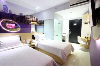 Сурабая: G Suites Hotel by AMITHYA