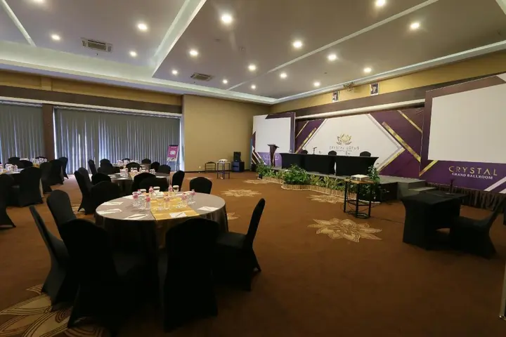 Батуретно: Crystal Lotus Hotel Yogyakarta