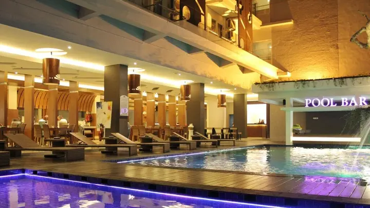 Батуретно: Crystal Lotus Hotel Yogyakarta