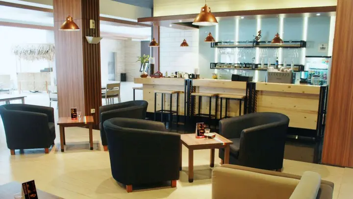 Батуретно: Crystal Lotus Hotel Yogyakarta
