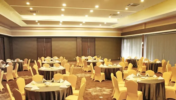 Батуретно: Crystal Lotus Hotel Yogyakarta