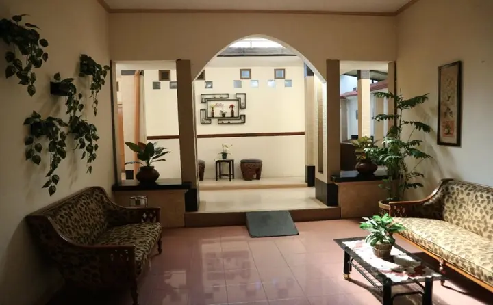 Маланг: Hotel Serayu