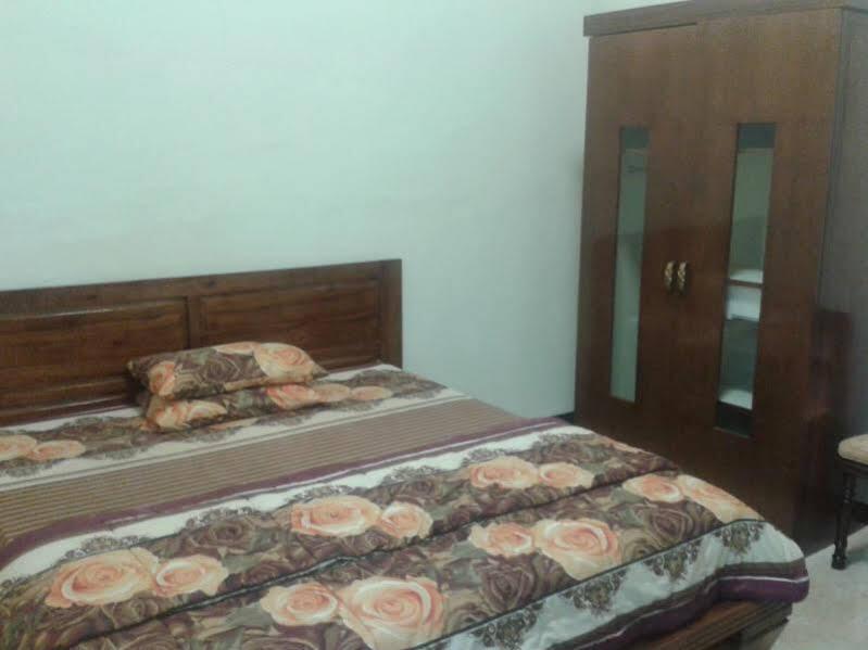 Депок: Halmahera Homestay