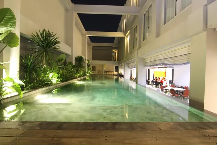 Суракарта: Megaland Hotel