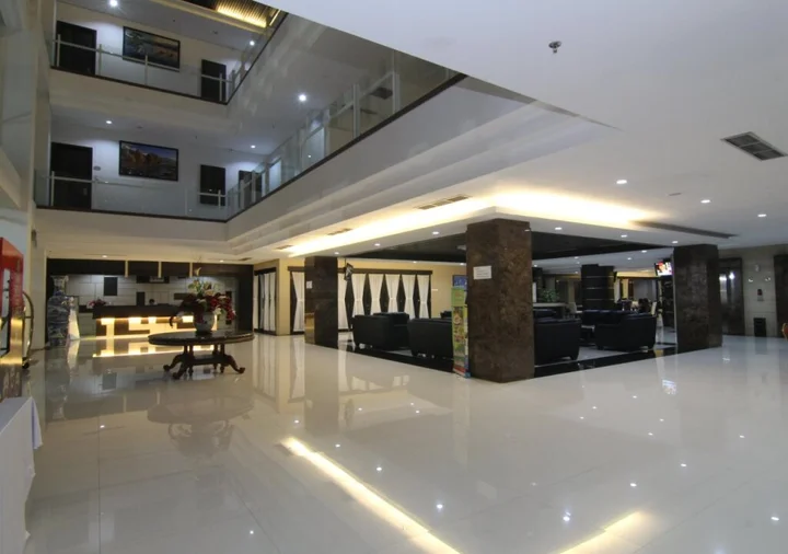 Суракарта: Megaland Hotel