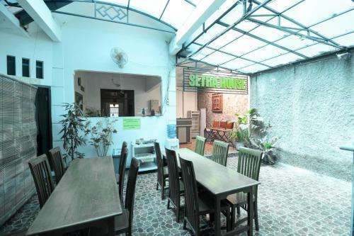 Депок: Setra House