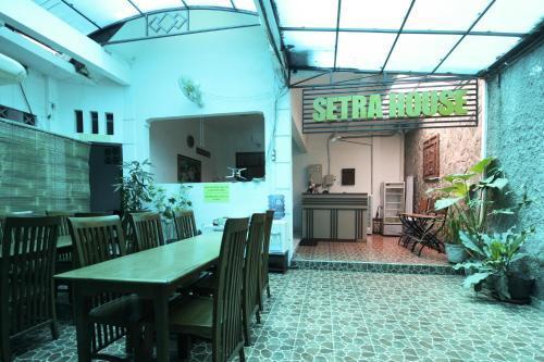 Депок: Setra House