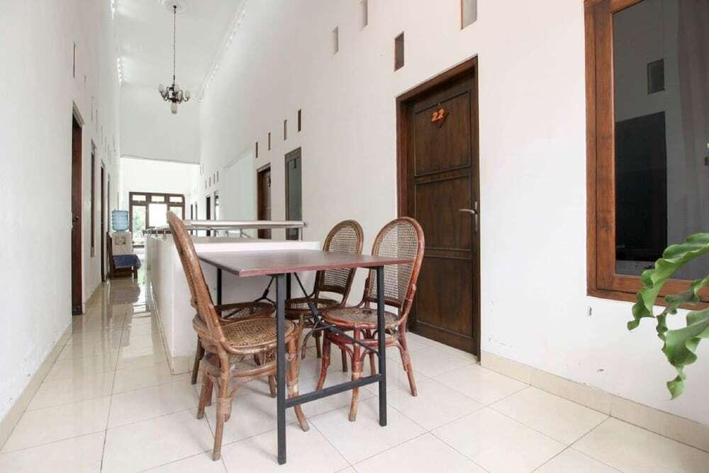 Депок: Setra House