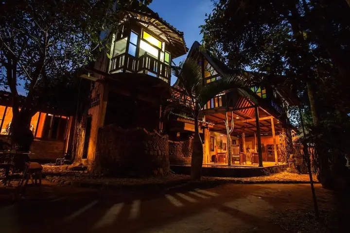 Боробудур: Eloprogo Art House