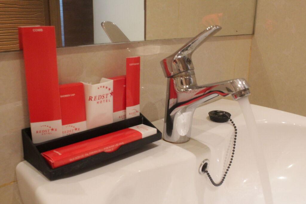 Джакарта: Redstar Hotel