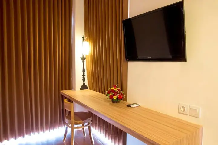 Сурабая: DeMira Hotel
