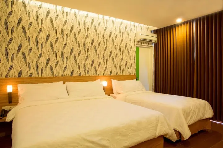 Сурабая: DeMira Hotel