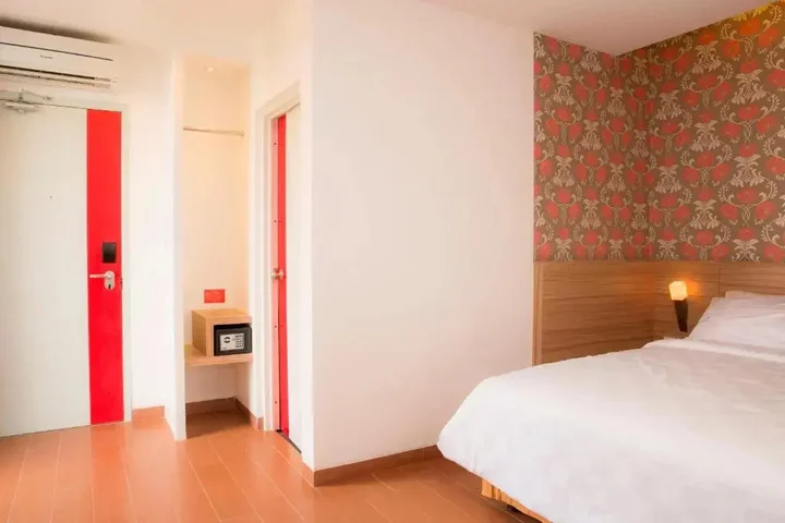 Сурабая: DeMira Hotel