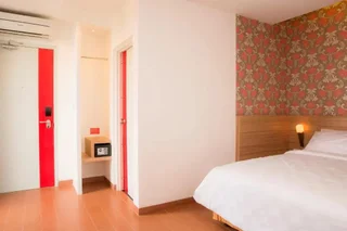 Сурабая: DeMira Hotel