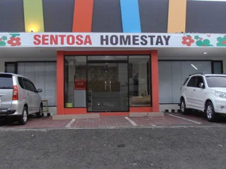 Сурабая: Sentosa Homestay