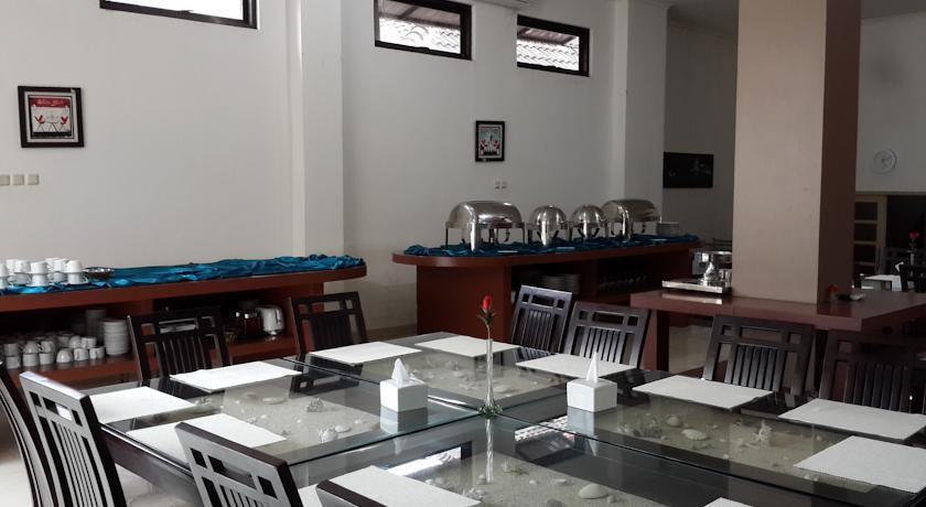 Банджанбару: Hotel Ratu Elok