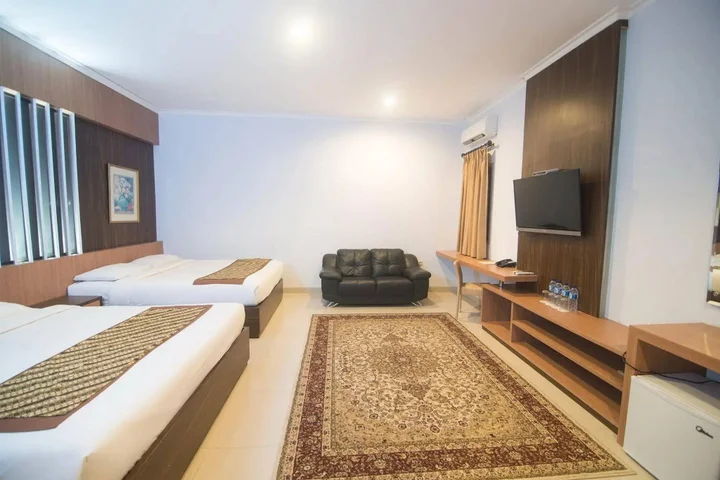 Суракарта: Dinasty Smart Hotel