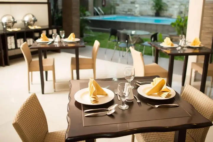 Суракарта: Dinasty Smart Hotel