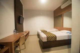 Суракарта: Dinasty Smart Hotel