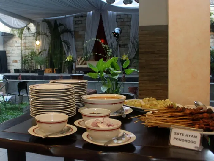 Суракарта: Dinasty Smart Hotel