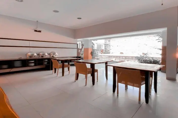 Суракарта: Dinasty Smart Hotel