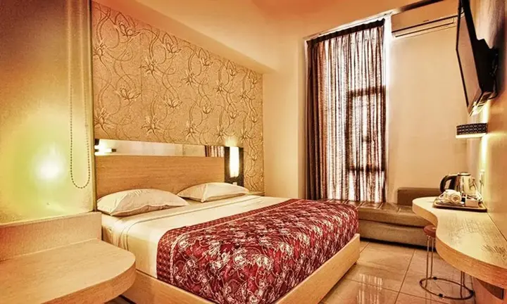 Маланг: Dewarna Hotel Sutoyo
