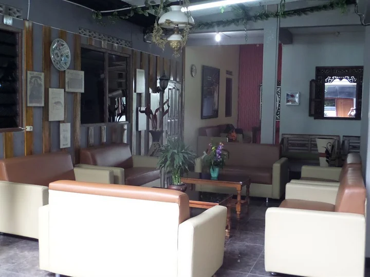 Депок: Emdi House