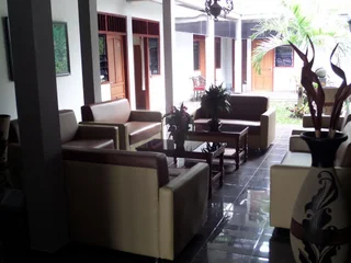 Депок: Emdi House