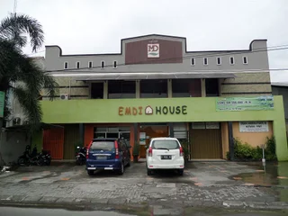 Депок: Emdi House