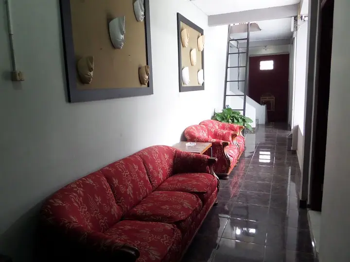 Депок: Emdi House
