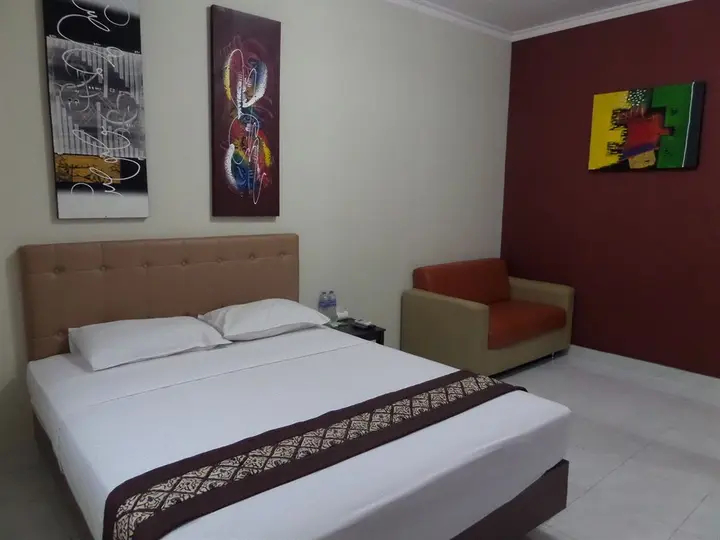 Депок: Emdi House