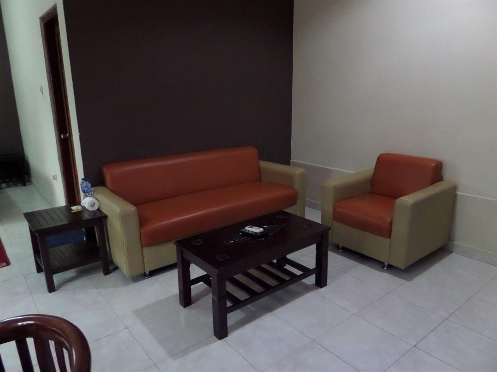 Депок: Emdi House