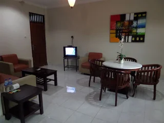 Депок: Emdi House