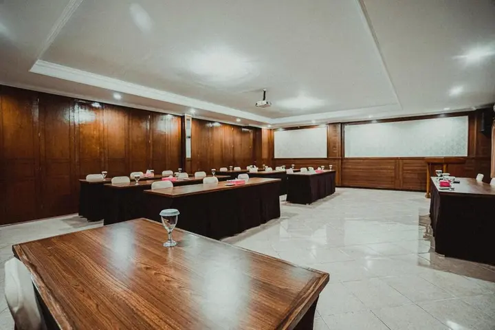 Сиамис: The Priangan Hotel I Yos Sudarso