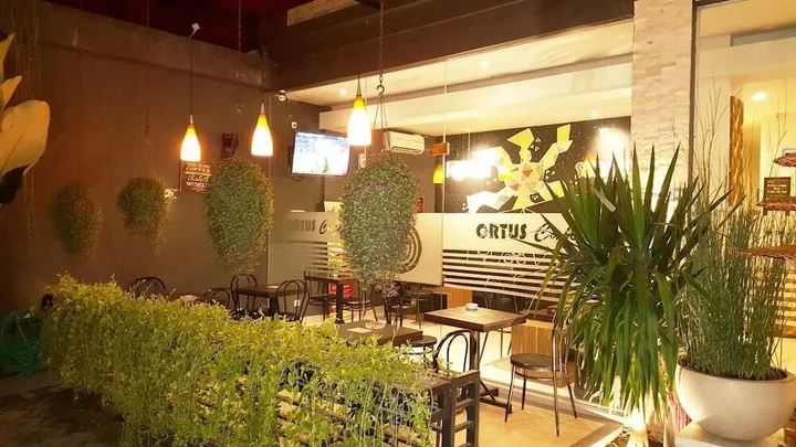 Батуретно: Sunrise Hotel Jombor