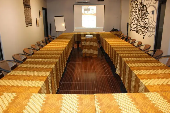Батуретно: Sunrise Hotel Jombor