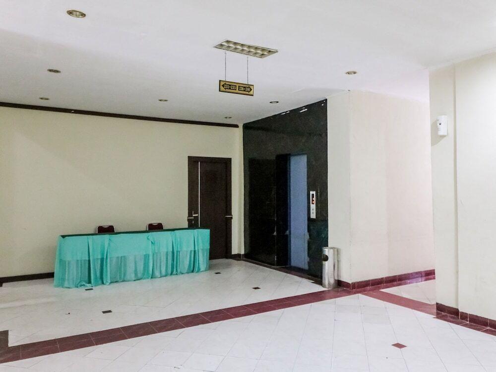 Пеканбару: NIDA Rooms Tampan Universitas Riau HR Subrantas Panam at Hotel Sabrina