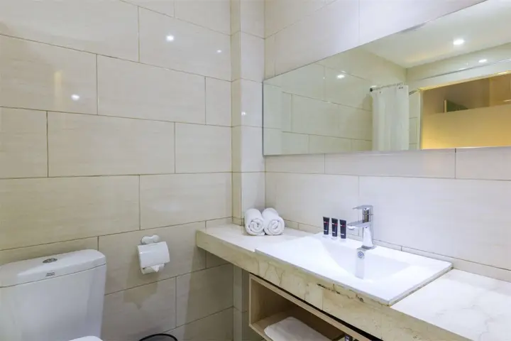 Табанан: RedDoorz Plus @ Gunung Salak Street