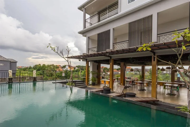 Табанан: RedDoorz Plus @ Gunung Salak Street