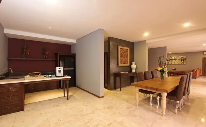 Батуретно: The Westlake Hotel & Resort Yogyakarta