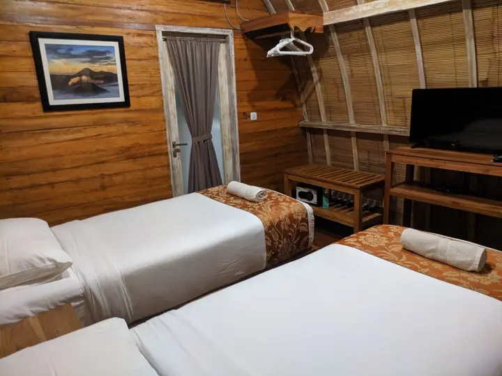 Гили Траванган: Paradesa Villa