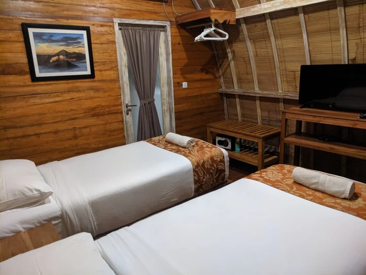 Гили Траванган: Paradesa Villa