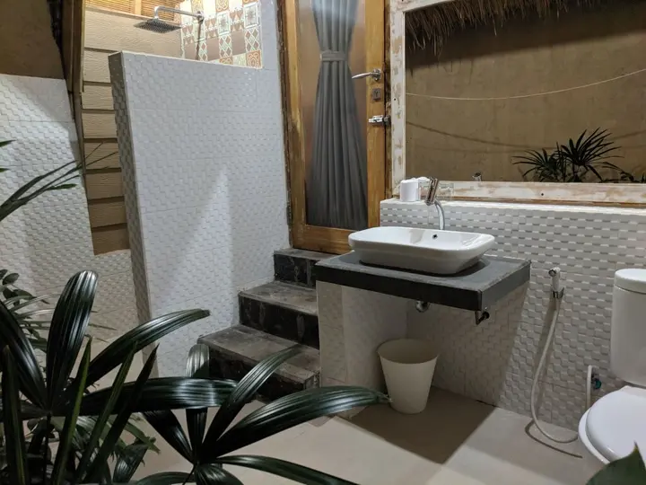 Гили Траванган: Paradesa Villa