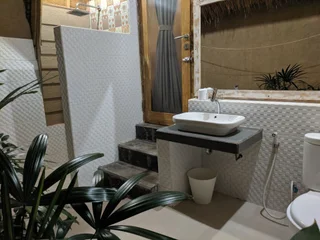 Гили Траванган: Paradesa Villa