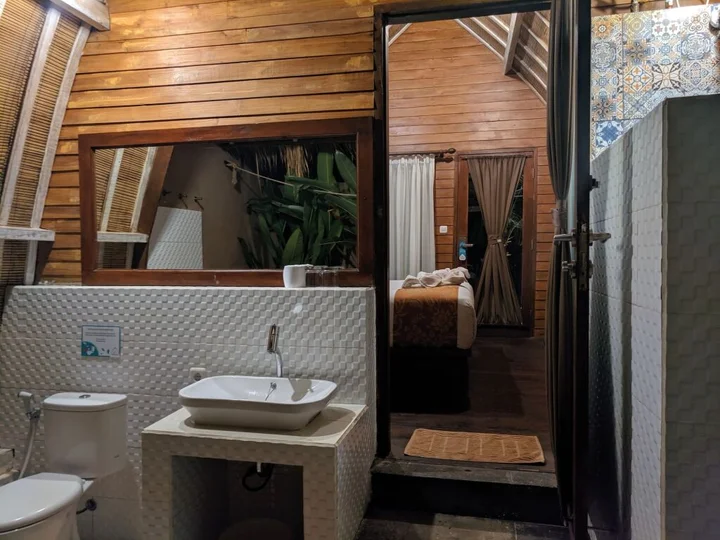 Гили Траванган: Paradesa Villa