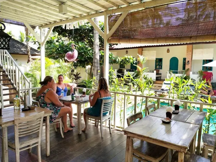 Гили Траванган: White Coconut Cottage