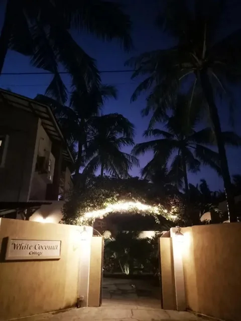Гили Траванган: White Coconut Cottage