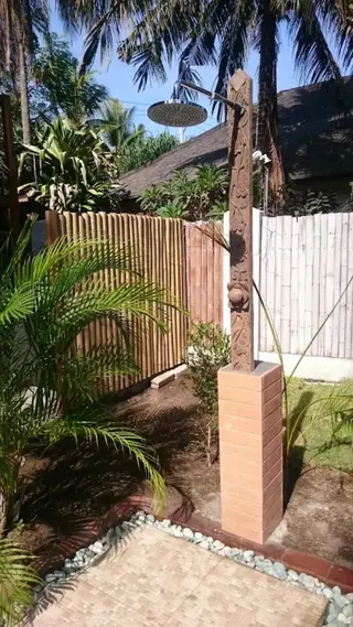 Гили Траванган: White Coconut Cottage