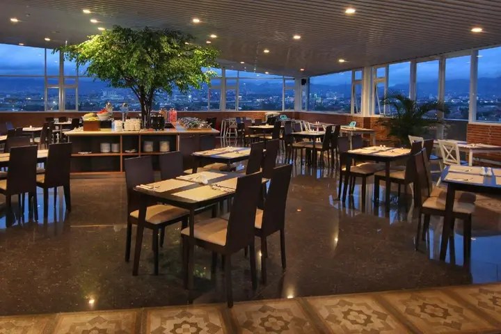 Бандунг: West Point Hotel
